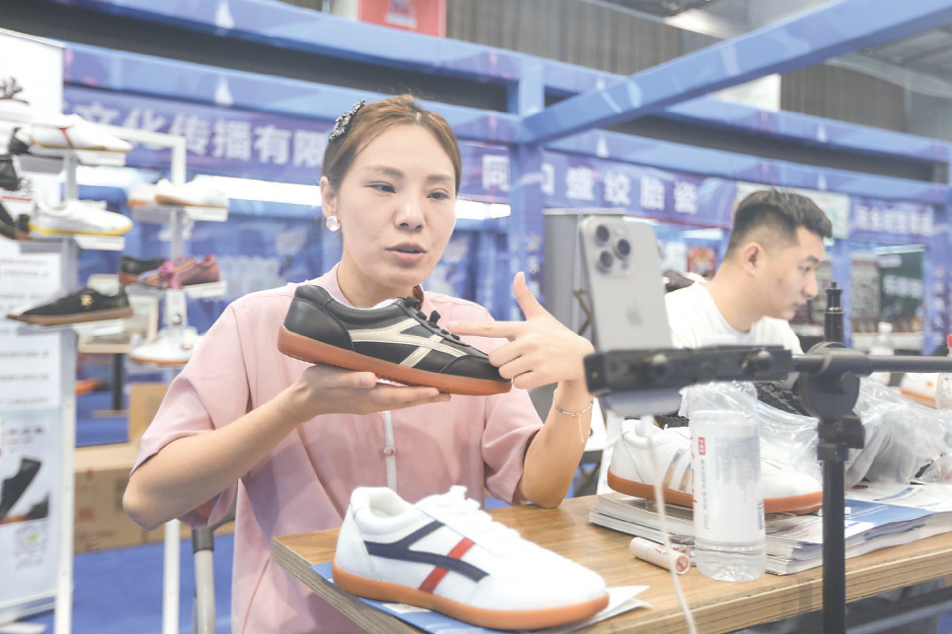 还与第十二, 市太极体育, 吸引了一大 还与第十二, 市太极体育, 吸引了一大